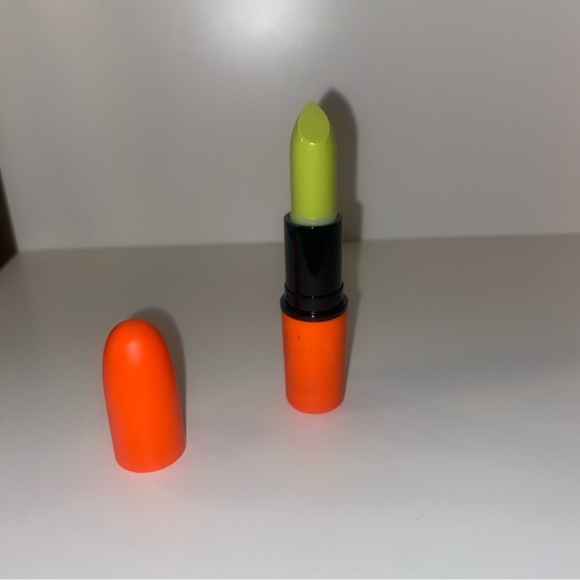 Max trolls lipstick can’t be tamed - Picture 1 of 4